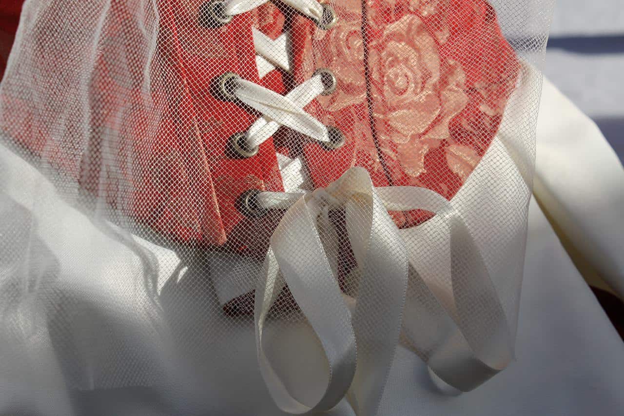 Robe de mariée à manches volantées